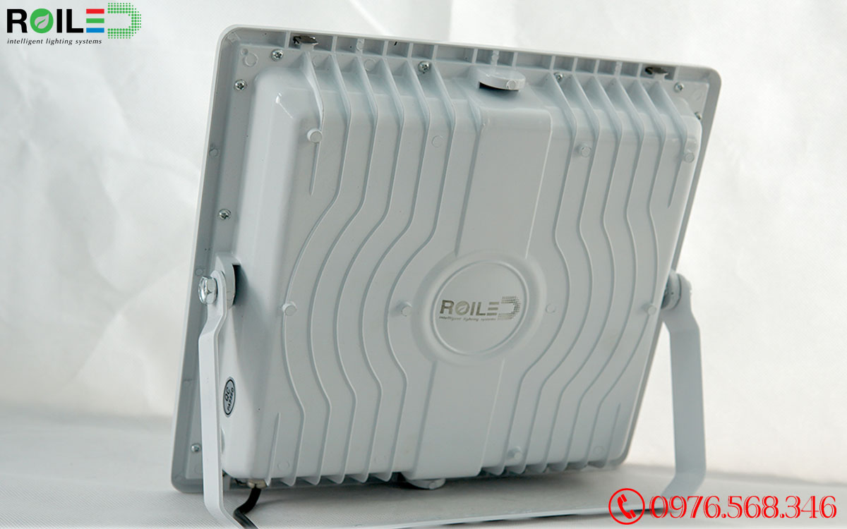 Đèn pha năng lượng mặt trời 300W cao cấp Roiled - RN300W